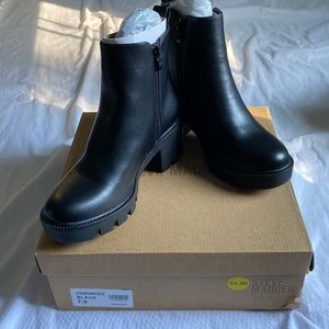 STEVE MADDEN BOOTIES 🖤